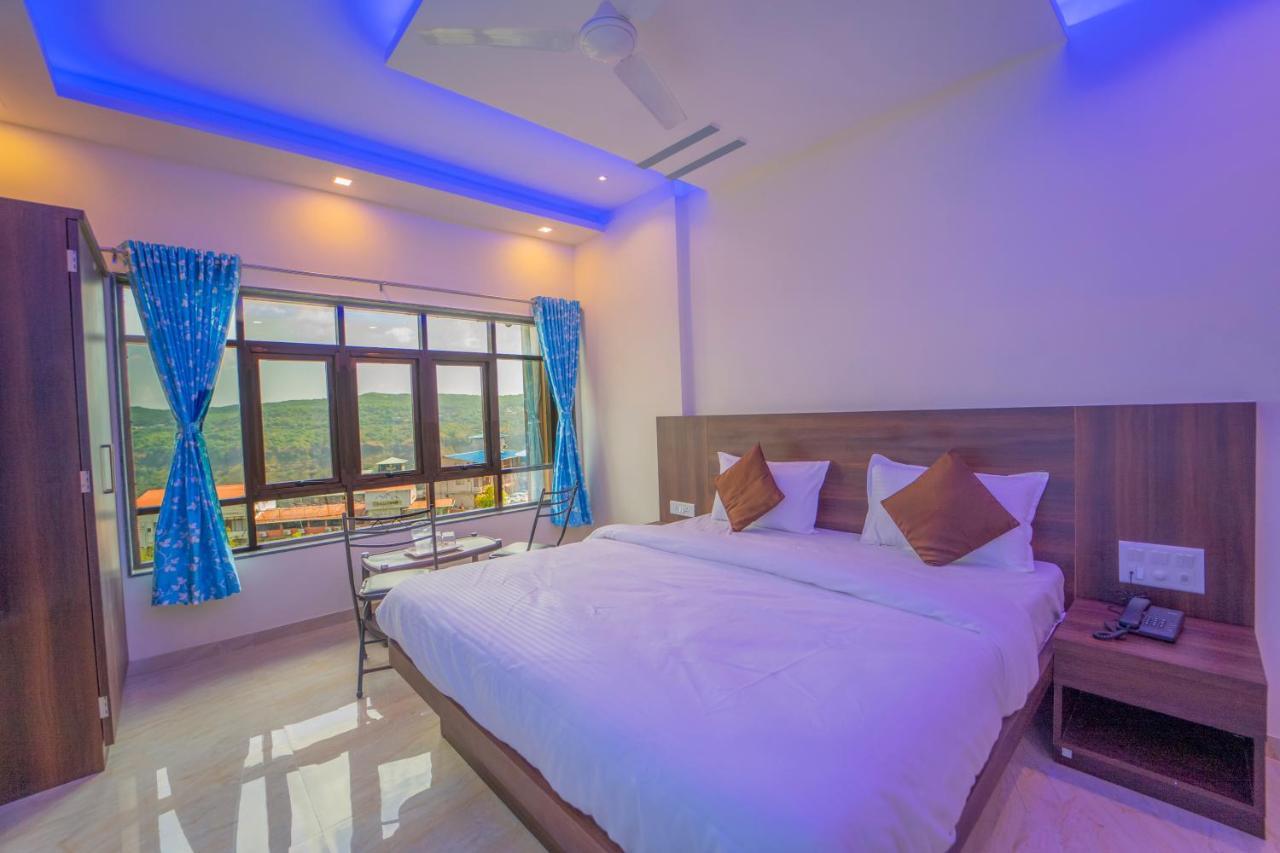 Hotel Veggies Residency & Pure Veg Restaurant à Mahābaleshwar Extérieur photo