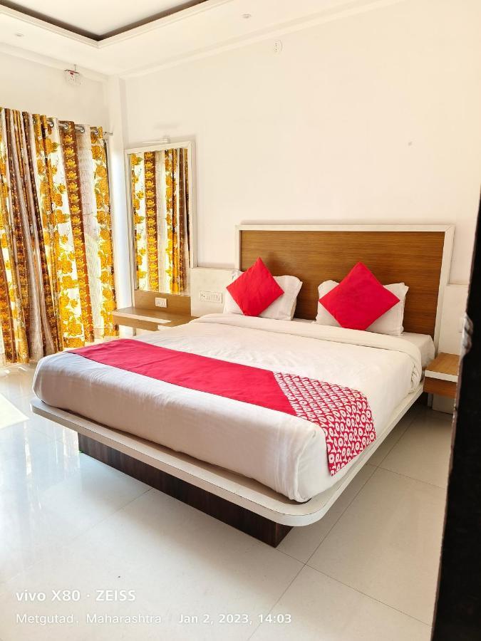 Hotel Veggies Residency & Pure Veg Restaurant à Mahābaleshwar Extérieur photo