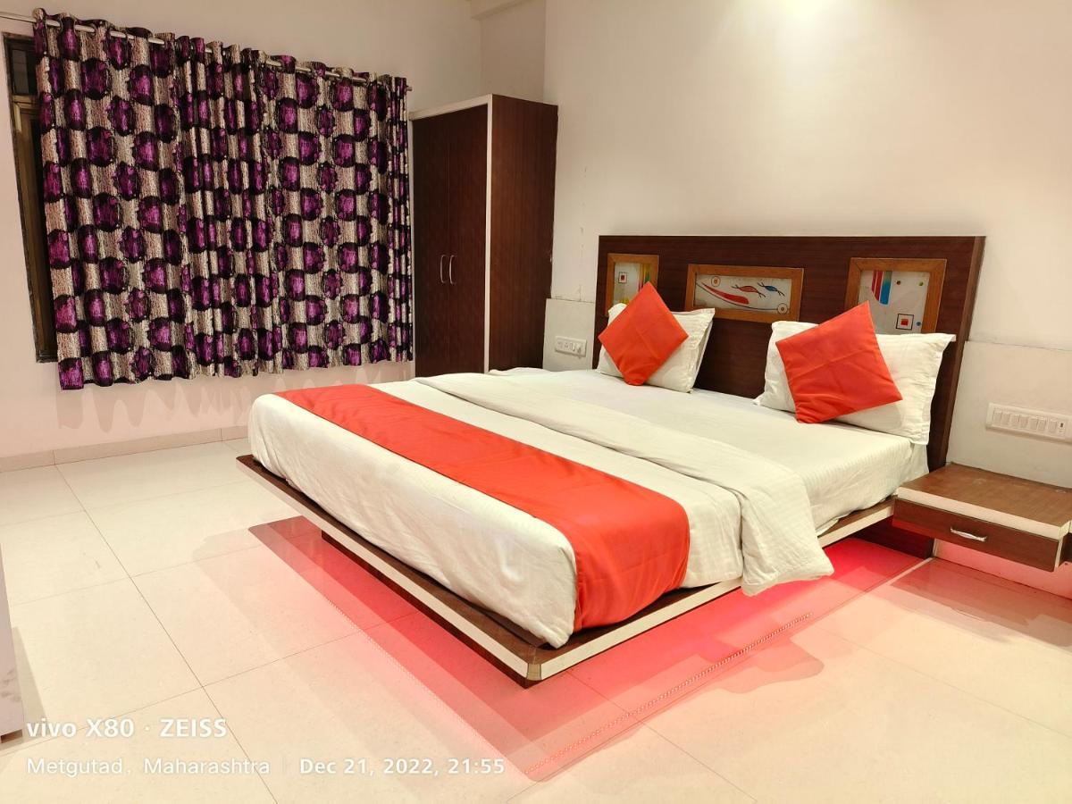 Hotel Veggies Residency & Pure Veg Restaurant à Mahābaleshwar Extérieur photo